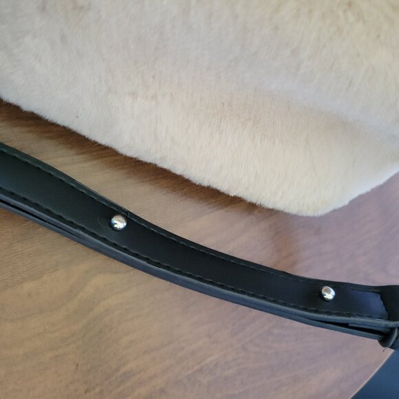 House of Harlow1960 Cream & Black Bucket Crossbody Purse Bag. Faux Fur EUC - Picture 7 of 16